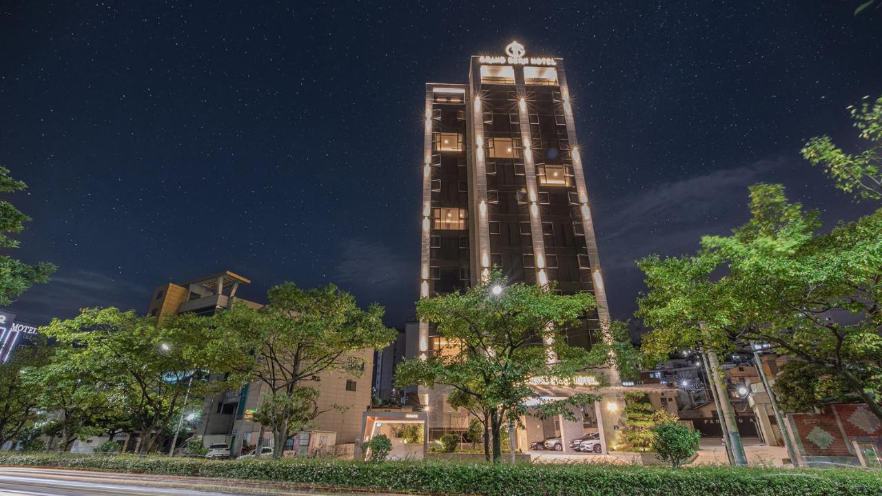 בוסאן Yeongdo Grandbern Hotel מראה חיצוני תמונה