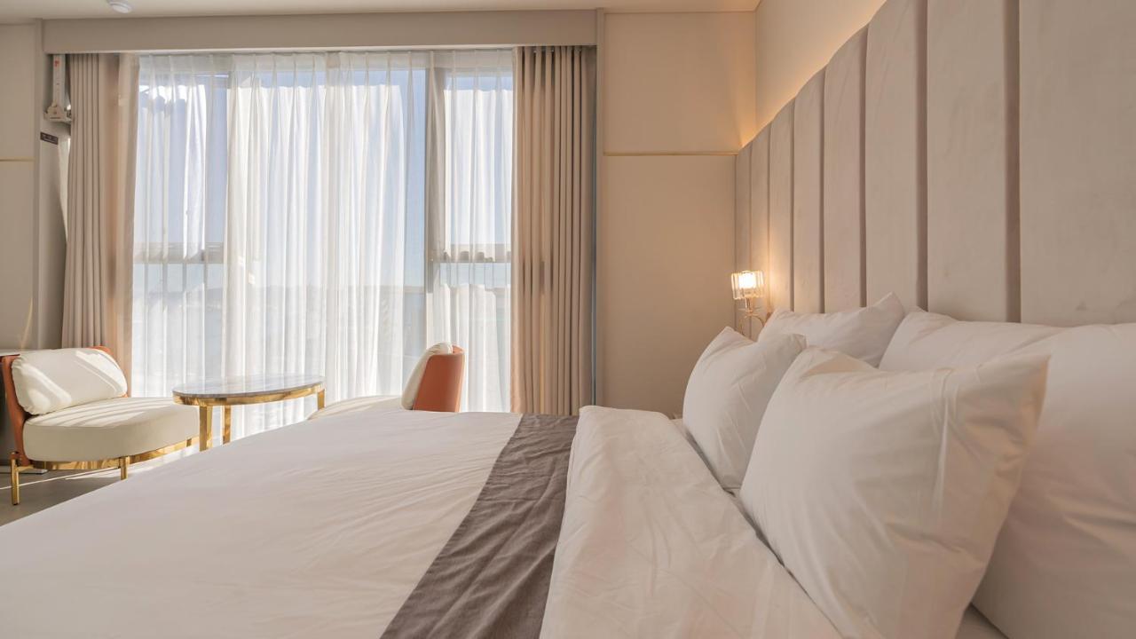 בוסאן Yeongdo Grandbern Hotel מראה חיצוני תמונה