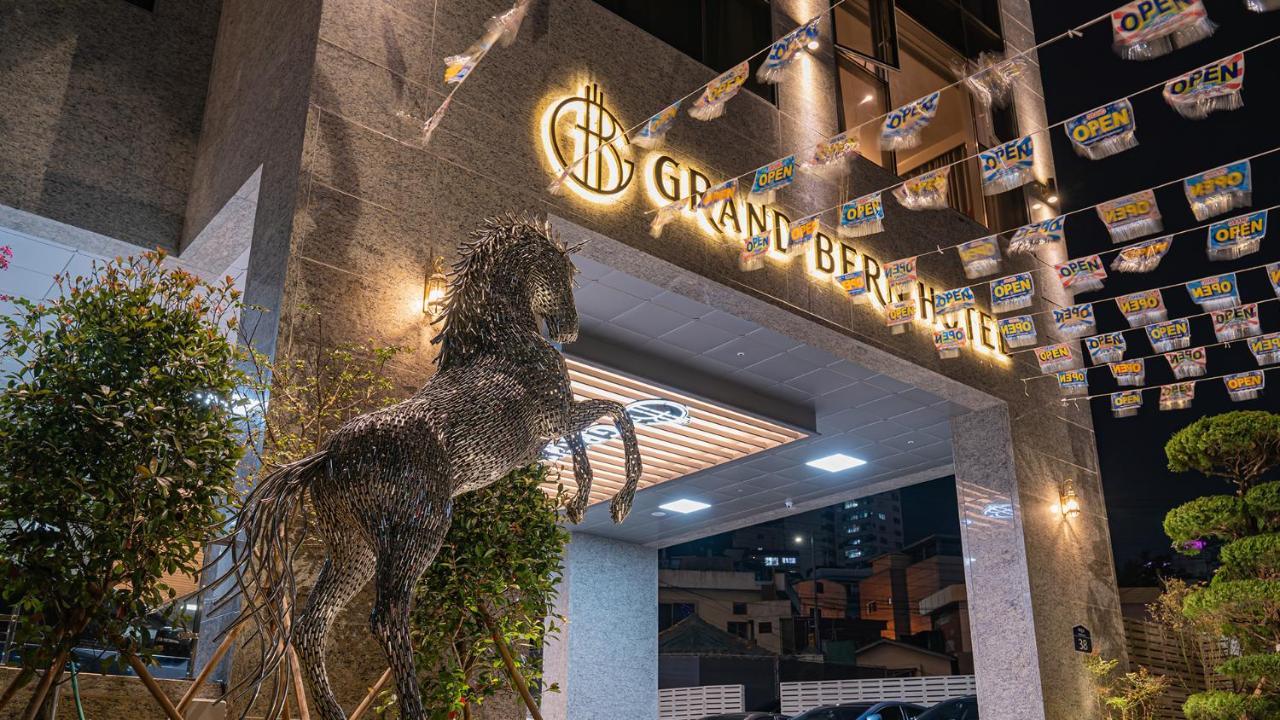 בוסאן Yeongdo Grandbern Hotel מראה חיצוני תמונה
