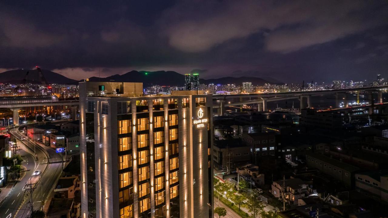 בוסאן Yeongdo Grandbern Hotel מראה חיצוני תמונה