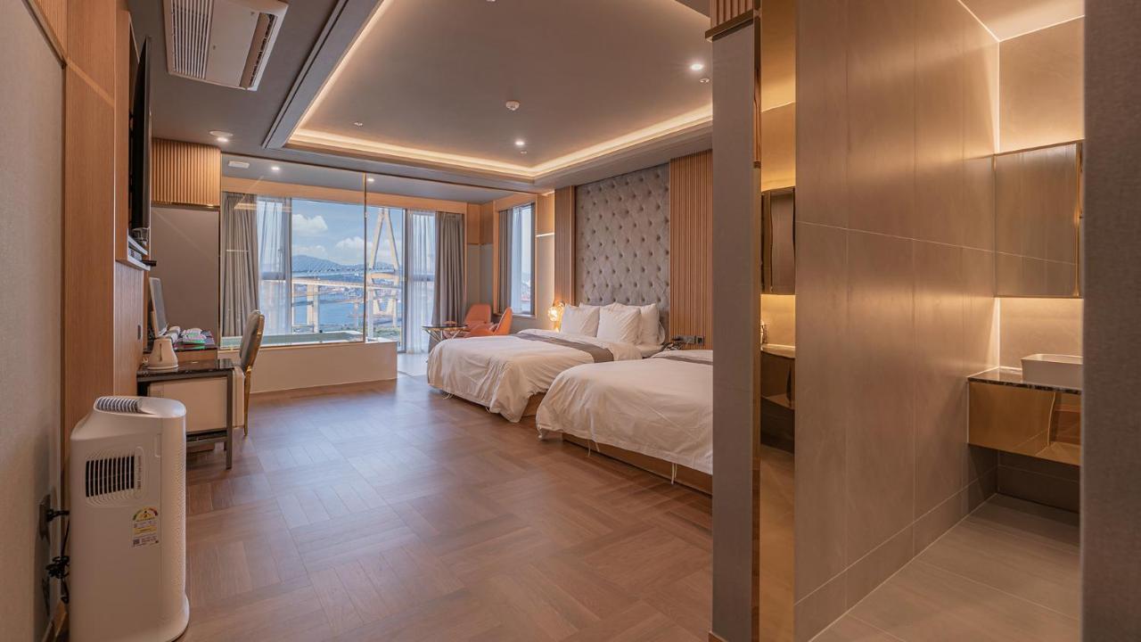 בוסאן Yeongdo Grandbern Hotel מראה חיצוני תמונה