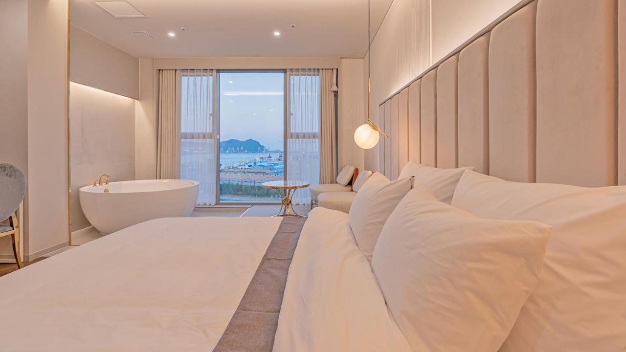 בוסאן Yeongdo Grandbern Hotel מראה חיצוני תמונה