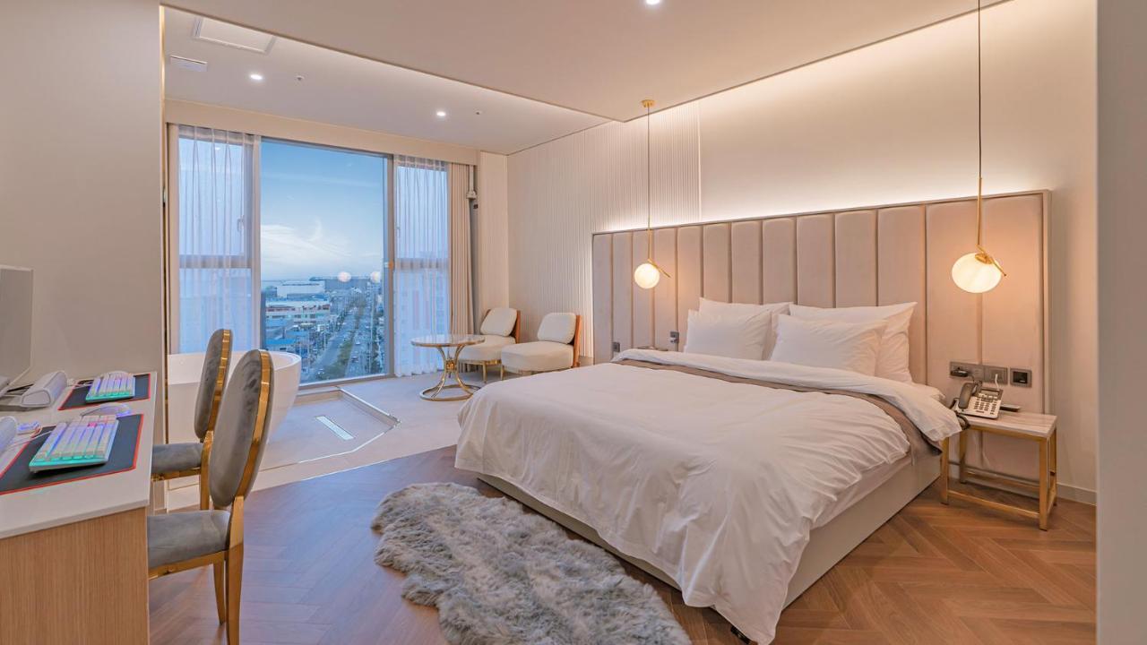 בוסאן Yeongdo Grandbern Hotel מראה חיצוני תמונה
